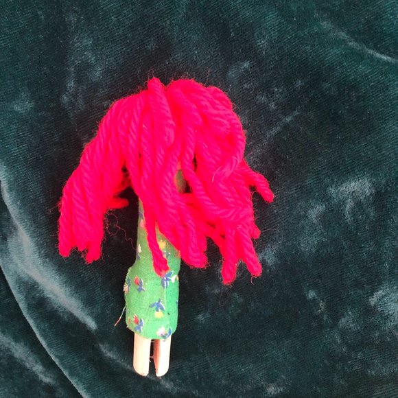 Clothes Pin Doll RED HAIR Green Dress Cleavage Collectible Vintage Googly Eyes - Picture 4 of 4